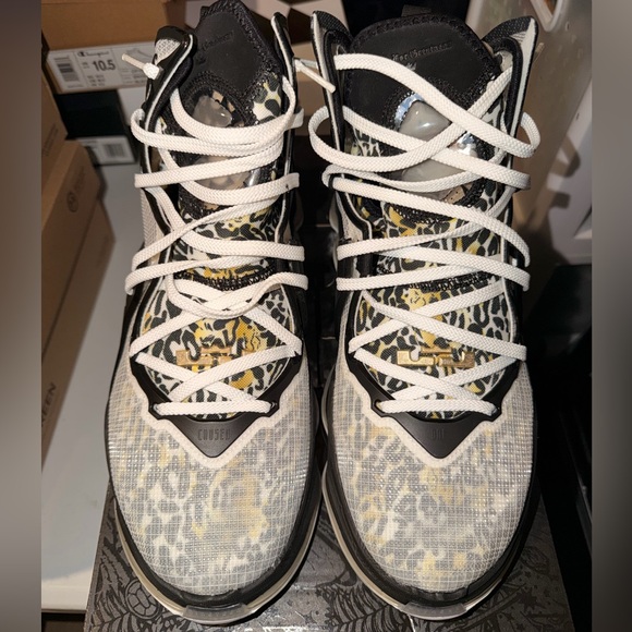 Nike MEN'S LEBRON 19 "ROYALTY" Shoes - Picture 2 of 5